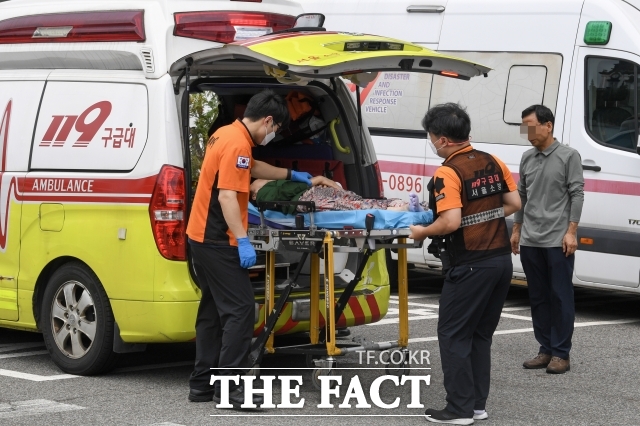 보건복지부는 10일 정부서울청사에서 제7차 보건의료정책심의위원회를 열어 2027년부터 2031년까지 지역·필수·공공의료 강화를 위해 서울을 제외한 32개 의과대학에서 연평균 668명을 늘리기로 결정했다고 밝혔다. 사진은 2024년 9월 15일 오전 서울의 한 대학병원 응급의료센터. /뉴시스