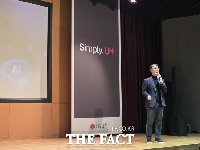 지난 10일 서울 마곡 LG사이언스파크에서 열린 LG유플러스 기자간담회에서 권준혁 네트워크부문장 부사장이 자율 운영 네트워크 기술에 대해 설명하고 있다. /마곡=우지수 기자