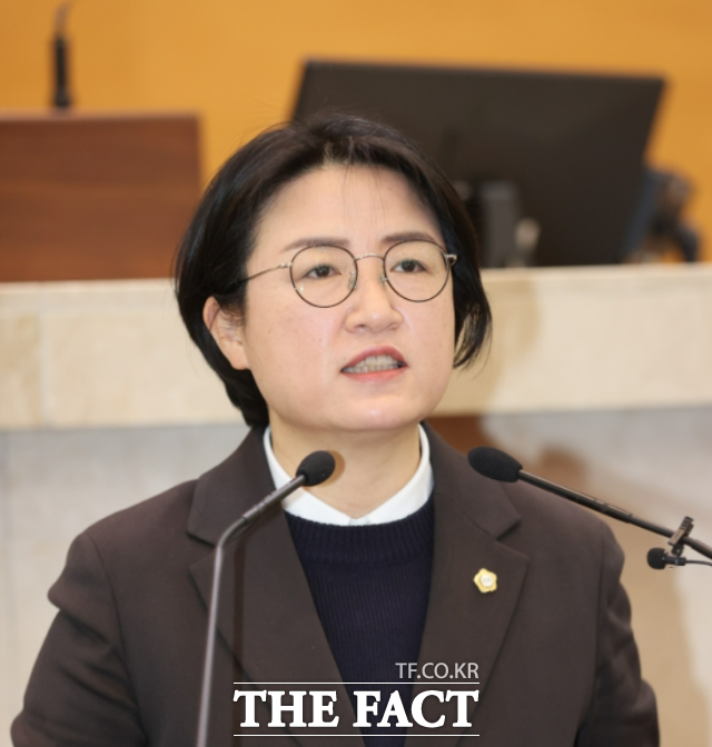 박희정 민주당 포항시의원이 10일 포항시장 출마를 선언했다. /포항시의회