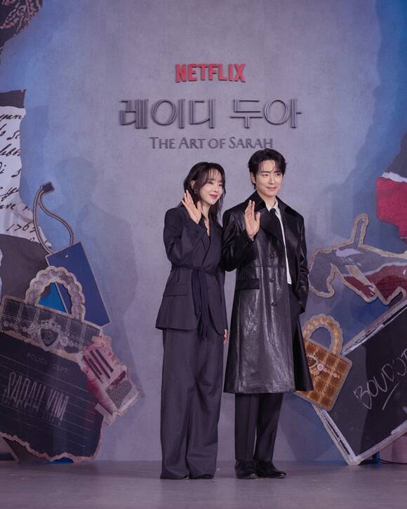 배우 신혜선(왼쪽)과 이준혁이 넷플릭스 새 오리지널 시리즈 레이디 두아로 8년 만에 호흡을 맞춘다. /넷플릭스
