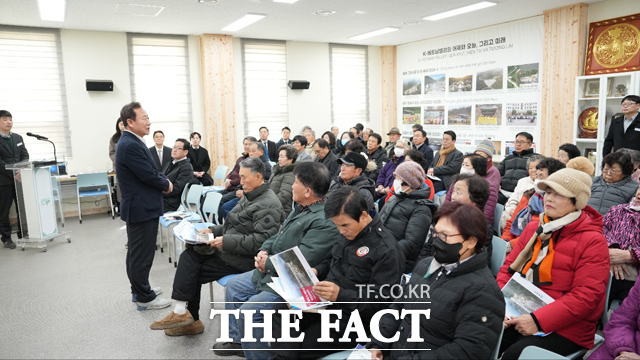 10일 봉화군 봉성면 다문화커뮤니티센터서 열린 K-베트남 밸리 지역특화발전특구 공청회에서 박현국 군수가 벌언하고 있다. /봉화군