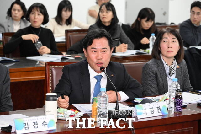 박정현 부여군수가 9일 세종시 지방시대위원회 대회의실에서 열린 제1차 지역순환경제 활성화 포럼에 참석해 부여군의 지역순환경제 정책 사례를 발표하고 있다. /부여군