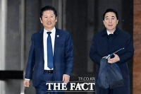  '합당 관련 논의' 비공개 의총 참석하는 민주당 의원들 [TF사진관]