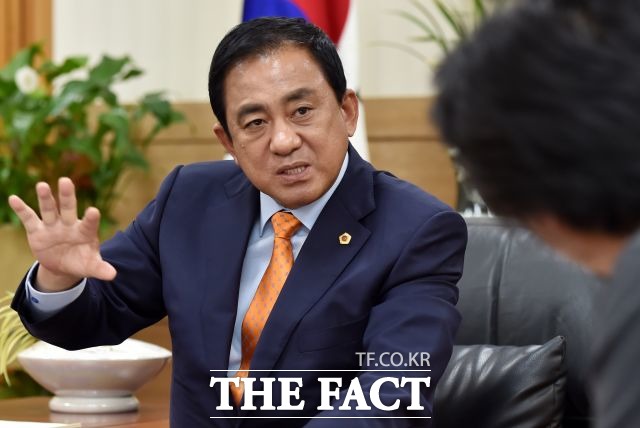 김경 전 서울시의원의 공천헌금 의혹을 수사하는 경찰이 김 전 의원과 통화한 것으로 지목된 양준욱 전 서울시의회 의장과 최모 더불어민주당 민원정책실장을 조사했다. 사진은 양 전 의장. /더팩트 DB