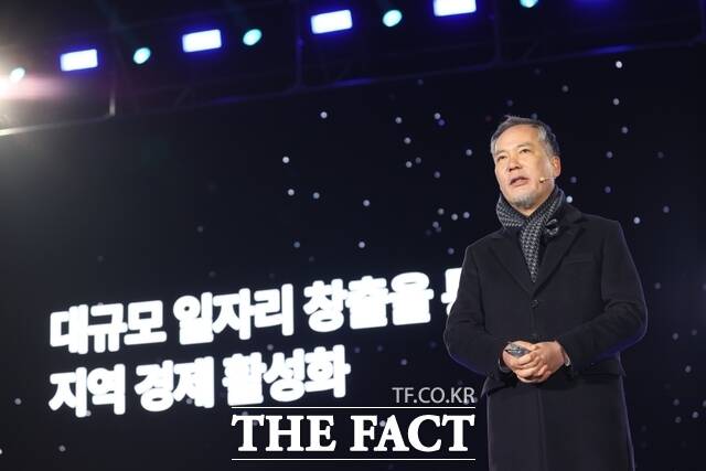 11일 오후 전주시 완산구 효자동3가 전주 관광타워 복합개발사업 부지에서 열린 자광 기공 비전페스타 행사에서 전은수 자광 회장이 사업을 소개하고 있다. /자광