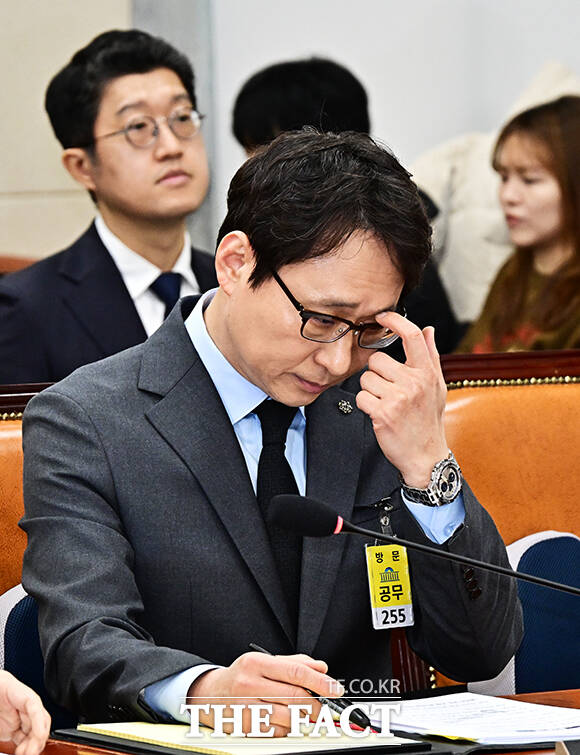 생각에 잠긴 이재원 빗썸 대표.