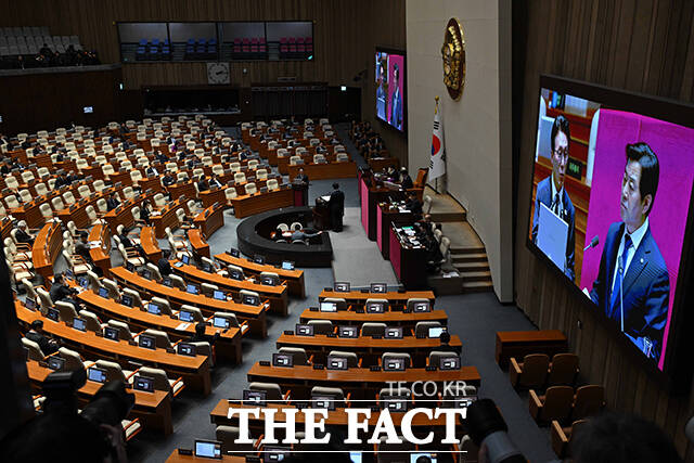 대정부 질문 마지막 날, 황명선 의원 질의에 답하는 김민석 국무총리.