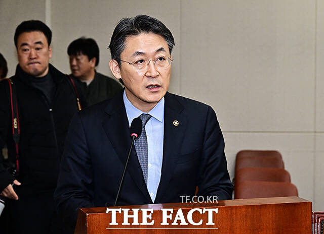 ‘빗썸 유령코인 사태’ 관련 현안보고하는 권대영 금융위원회 부위원장.
