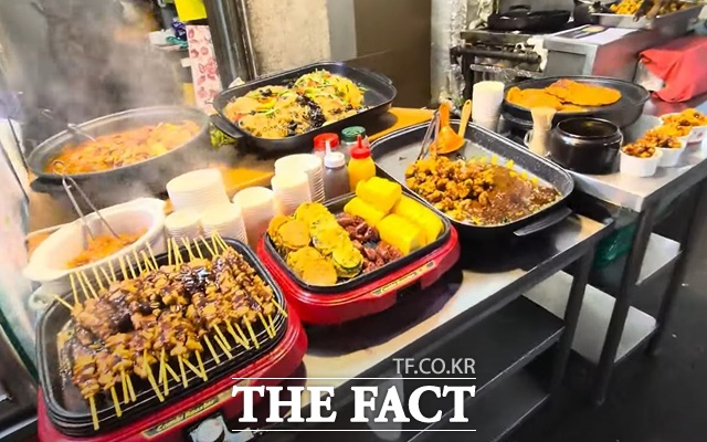 11일 오승혁의 현장은 9일 이재명 대통령이 찾아 민생을 살폈던 서울 종로구 통인시장의 청와대 복귀 후 변화된 분위기를 살폈다. 사진은 11일 통인시장의 한 가게 모습. /서울 종로구=오승혁 기자