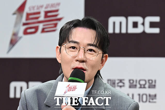 인사말하는 방송인 붐.