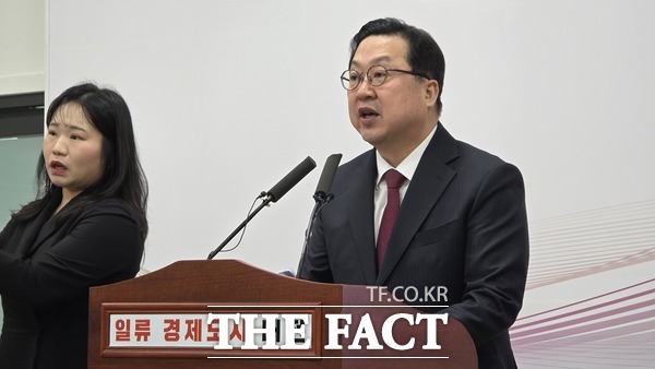 이장우 대전시장이 11일 기자회견을 열고 대전·충남 행정통합 추진과 관련 주민투표 실시를 행정안전부에 공식 요청한다고 밝혔다. /정예준 기자