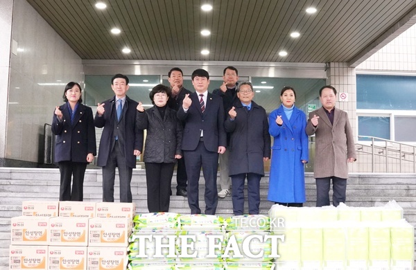 대전시 중구의회는 설 명절을 앞두고 11일 ‘우리의꿈지역아동센터’를 포함, 관내 아동복지시설을 방문해 따뜻한 이웃사랑을 실천했다. /대전시 중구의회