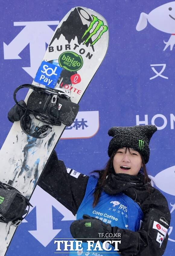 한국 스노보드 하프파이프 선수 최가온이 11일 오후 예선에 출격하는 가운데, 한국팀에 첫 금메달을 안겨줄 수 있을지 이목이 집중된다. /뉴시스
