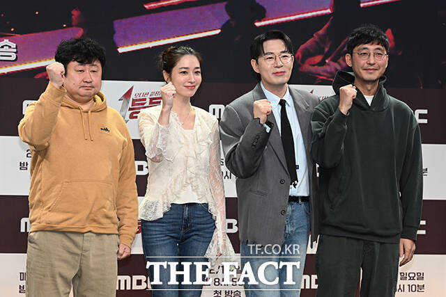 김명진 PD·배우 이민정·방송인 붐·채현석 PD(왼쪽부터)가 11일 서울시 마포구 상암 MBC 골든마우스홀에서 열린 새 오디션 프로그램 1등들 제작발표회에 참석해 다양한 얘기를 나눴다. /김성렬 인턴기자