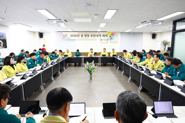 울진군이 군청 중회의실에서 민생경제 안정, 재난안전 대응, 생활불편 해소를 3대 핵심 과제로 설정하고 분야별 추진 상황을 최종 점검했다. /울진군