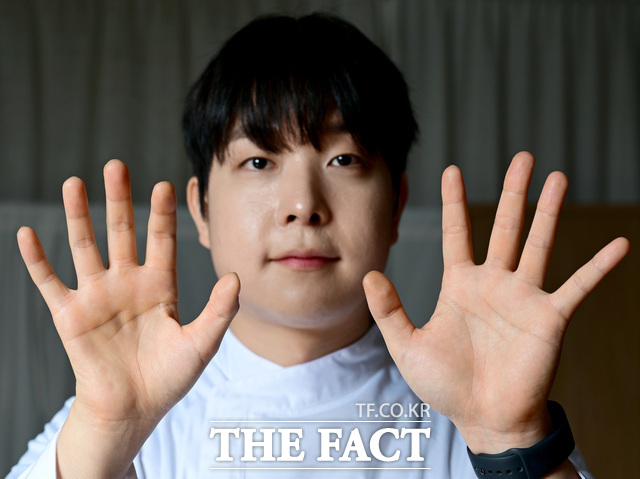 박주성 셰프는 근위축증이라는 희귀병을 앓고 있지만 이를 극복하고 실력을 인정받은 인간 승리의 주인공이기도 하다./이새롬 기자