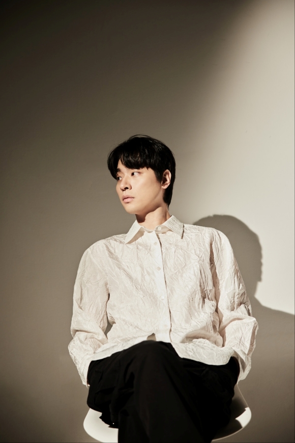 박정민은 휴민트는 류 감독님의 기존 작품들과 다른, 클래식한 액션 영화다. 감정적인 것도 들어가서 재밌는 시도가 된 것 같다고 되새겼다. /샘컴퍼니