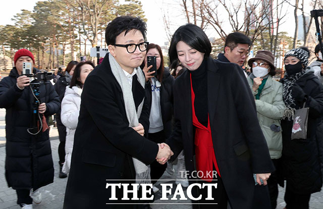 한동훈 전 대표의 제명을 반대하는 성명서 작성을 주도했다는 이유로 당 중앙윤리위원회에 제소된 배현진 국민의힘 의원이 11일 윤리위에 출석하며 정치적으로 단두대에 세울 순 있으나 민심을 징계할 수는 없다고 직격했다. /남용희 기자