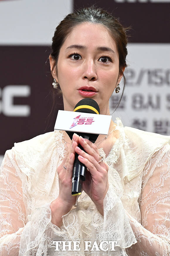 MC 각오 전하는 이민정.