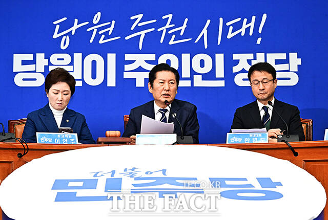 정청래 더불어민주당 대표가 11일 오전 서울 여의도 국회에서 열린 최고위원회의에 참석해 모두발언을 하고 있다. /국회=배정한 기자