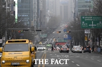  포근함과 함께 다가온 초미세먼지 [TF사진관]