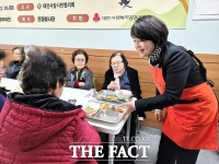  한형신 유성구의원, 설 맞아 송강사회복지관 떡국 나눔 봉사