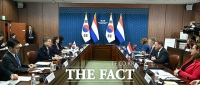  네덜란드 외교·산업 고위급 대화에서 인사말하는 조현 외교부 장관 [포토]