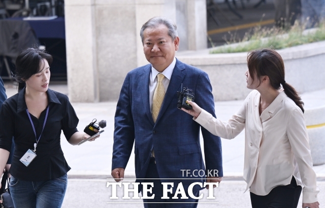 12·3 비상계엄 당시 언론사 단전·단수 지시를 내린 혐의 등을 받는 이상민 전 행정안전부 장관이 12일 징역 7년을 선고받았다. /이새롬 기자