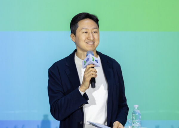 올해 1월 HD현대 글로벌R&D센터에서 열린 오프닝 2026에서 정기선 HD현대 회장이 새해 인사를 하고 있다. /HD현대