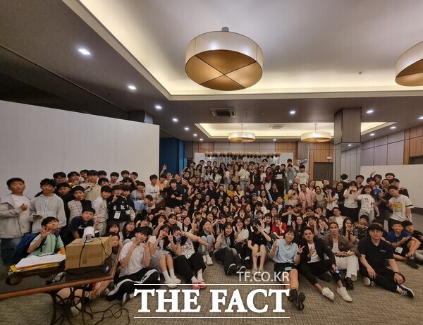 금산군 겨울방학 초중생 해외어학연수 졸업식. /금산군