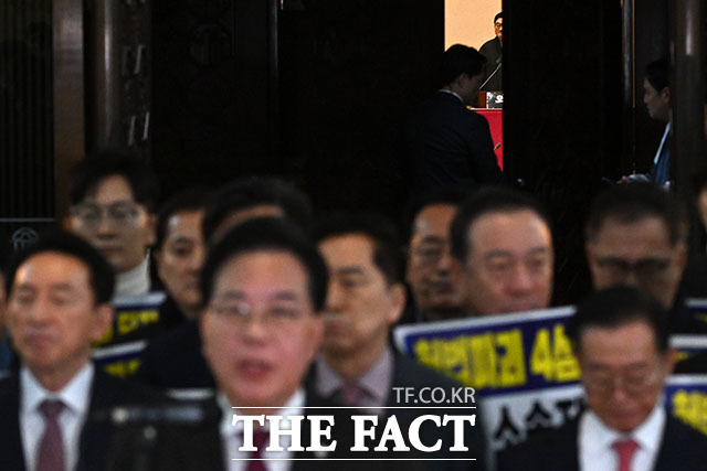 국민의힘 불참 속 개회되는 본회의.