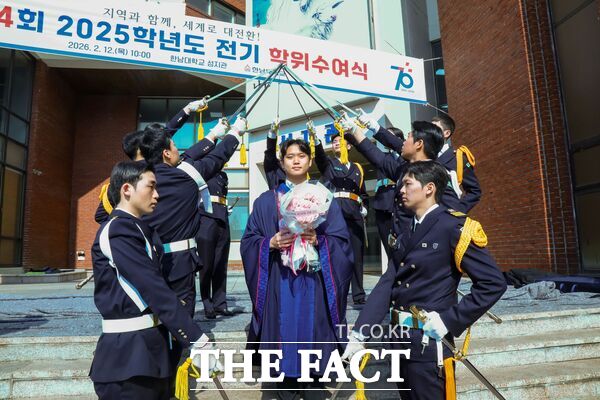 한남대학교는 12일 성지관에서 제64회 2025학년도 전기 학위수여식을 열었다. /한남대학교