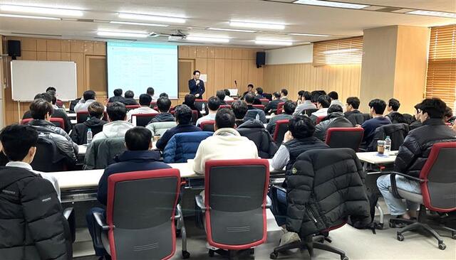 동부건설은 동절기를 맞아 건축·토목·플랜트·안전·품질 등 현장 핵심 직종 임직원 700여명을 대상으로 약 1개월간 직무교육 프로그램을 실시했다고 12일 밝혔다. /동부건설