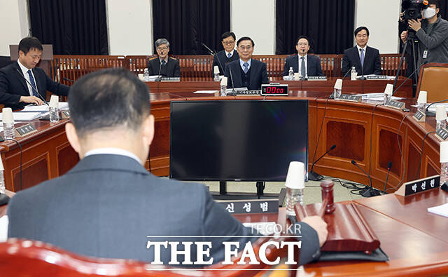 정보위원회 전체회의