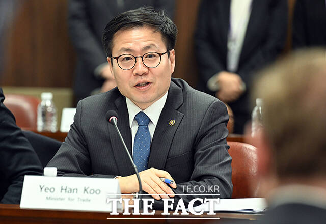 여한구 산업통상부 통상교섭본부장은 12일 주한미국상공회의소(이하 암참) 간담회에서 미국계 외투기업 등 암참 회원사와 한·미 통상환경 안전화를 위한 정부의 방향과 양국 간 협력방안을 논의했다. 사진은 지난 11일 여 본부장이 '한-네덜란드 외교산업 2+2 회의'를 하고 있는 모습. /임영무 기자