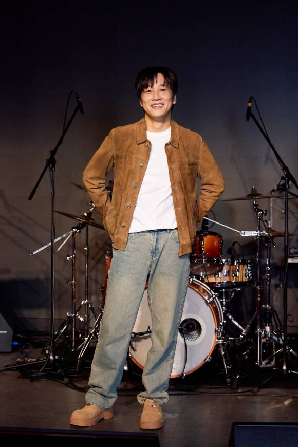 차태현이 아묻따밴드의 첫 디지털 싱글 알고 있잖아에 객원 보컬로 참여했다. /넥스타엔터테인먼트