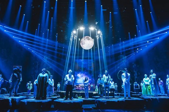 논란이 정리되지 않은 상태에서 OTT 예능 출연이 마치 면죄부처럼 작동하는 구조, 이건 한 번쯤 되돌아볼 문제다. 사진은 박나래가 출연 중인 디즈니 플러스 운명전쟁49 한 장면. /디즈니+ 운명전쟁49