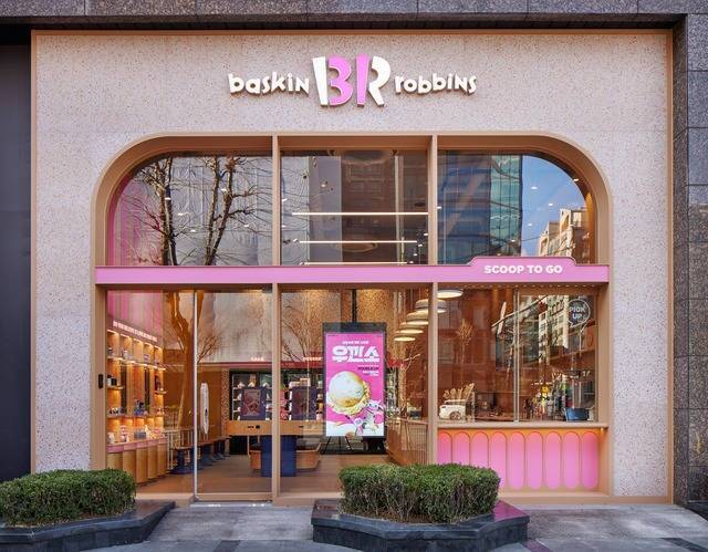 배스킨라빈스의 매장 수는 10년째 증가세지만 비알코리아는 2년째 적자를 벗어나지 못하고 있다. /비알코리아