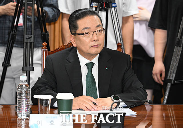 이호성 하나은행장이 지난해 8월 28일 오후 서울 중구 은행연합회에서 열린 은행장 간담회에 참석하고 있다. /박헌우 기자