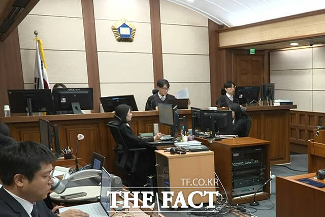 서울중앙지법 형사합의32부(부장판사 류경진)가 이상민 전 행정안전부 장관에 대한 양형 사유를 설명하고 있다.