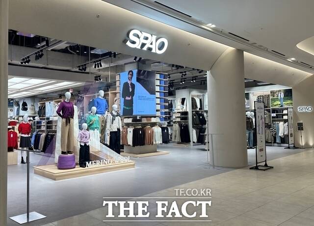 이랜드월드의 SPA 브랜드 스파오가 12일 경기도 고양시 스타필드 고양에 전 연령대 고객을 위한 뉴베이직 아이템을 갖춘 대형 리뉴얼 매장을 오픈했다. 사진은 스파오 스타필드 고양점 전경. /이랜드월드