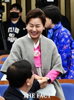  곱게 한복 차려입은 이수진 더불어민주당 의원 [TF사진관]