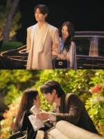  '21세기 대군부인' 아이유·변우석, 달달 기류 스틸 공개