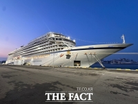  여수항 올해 첫 국제크루즈 입항…관광객 620여 명 방문