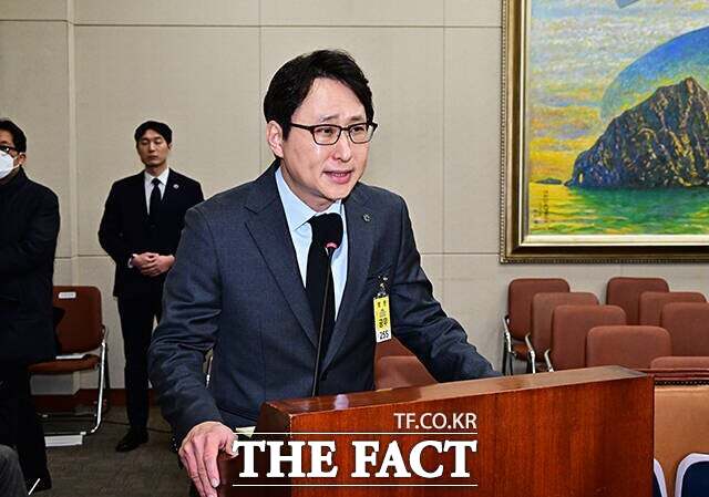 이재원 빗썸 대표가 지난 11일 국회 정무위원회 긴급 현안질의에 참석해 의원들의 질문에 답변하고 있다. /국회=배정한 기자