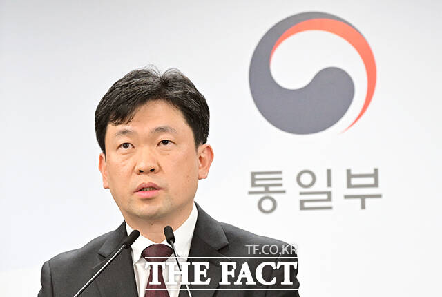 윤민호 통일부 대변인이 13일 오전 서울 종로구 정부서울청사에서 북한 김여정 당 중앙위 부부장 담화와 관련해 입장을 밝히고 있다. /임영무 기자