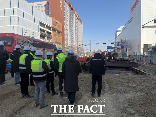 지난 5일부터 11일까지 진행된 수원시, 해빙기 대비 철도 공사현장 특별 안전점검 신분당선 3공구 철도 공사현장. /수원시