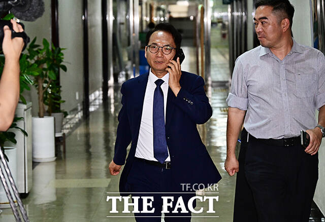 강성 보수 유튜버 고성국 씨가 13일 정보통신망법상 명예훼손 혐의로 박선원 더불어민주당 의원(사진)을 경찰에 고소했다./배정한 기자