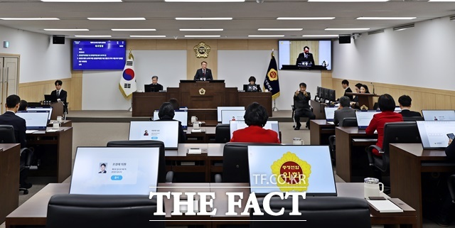 충청광역연합의회가 13일 제8회 임시회 제2차 본회의를 열고 폐회하고 있다. /충청광역연합의회