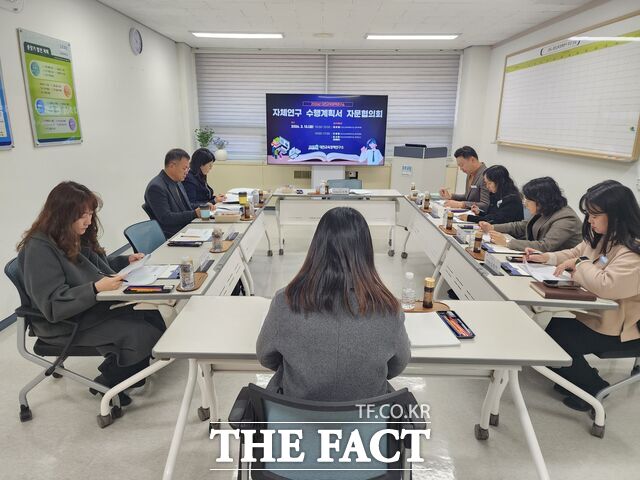 13일 2026 대전교육정책연구소 자체연구과제 수행계획 발표회를 자문단들이 진행하고 있다. /대전교육정책연구소